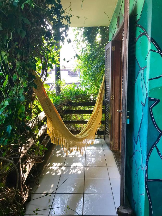 Hotel Amarelo Hibisco Guarda do Embaú Exterior foto